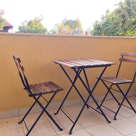 New Stylish Flat Near Old Town *