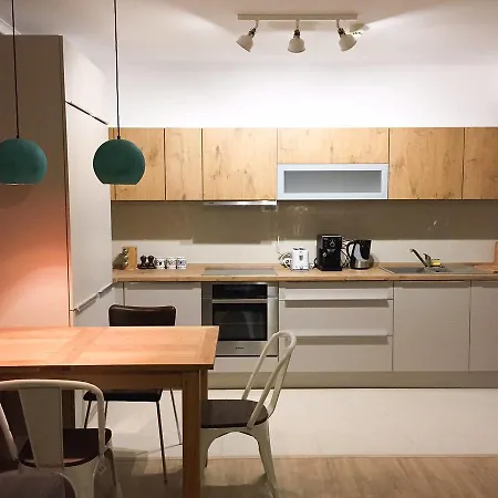 Daire New Stylish Flat Near Old Town