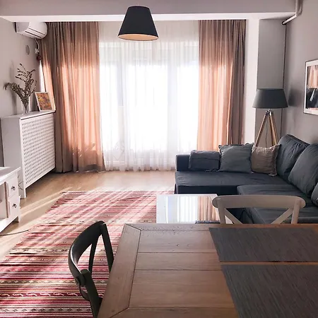 Daire New Stylish Flat Near Old Town